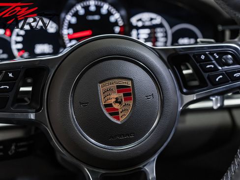 Used 2018 Porsche Panamera 4 image 32