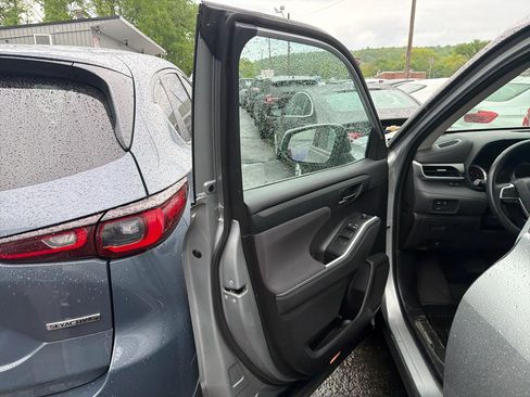 Used 2023 Toyota Highlander LE AWD/4WD image 16