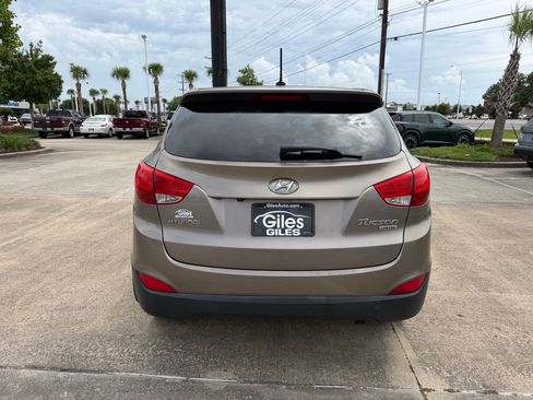 Used 2011 Hyundai Tucson Limited w/ Premium Pkg 3 FWD image 4