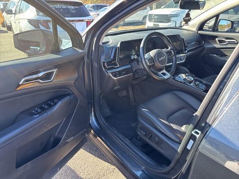 Used 2025 Kia Sportage EX image 10