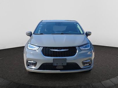Used 2023 Chrysler Pacifica Touring-L