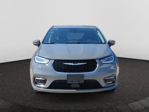 Used 2023 Chrysler Pacifica Touring-L FWD image 1