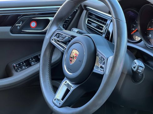 Certified 2021 Porsche Macan AWD/4WD image 39