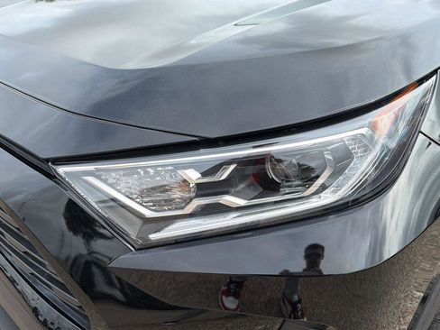 Used 2021 Toyota RAV4 XLE Premium AWD/4WD image 9