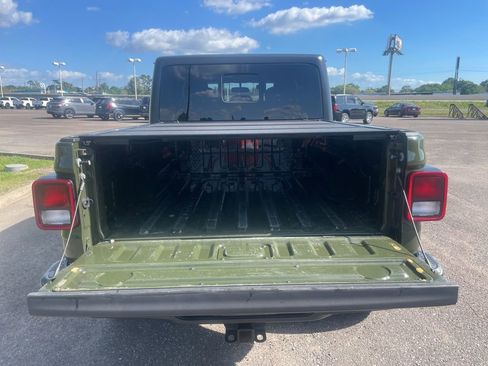 Used 2021 Jeep Gladiator Sport image 14