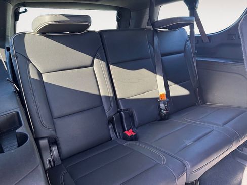 Used 2024 GMC Yukon XL SLT image 30