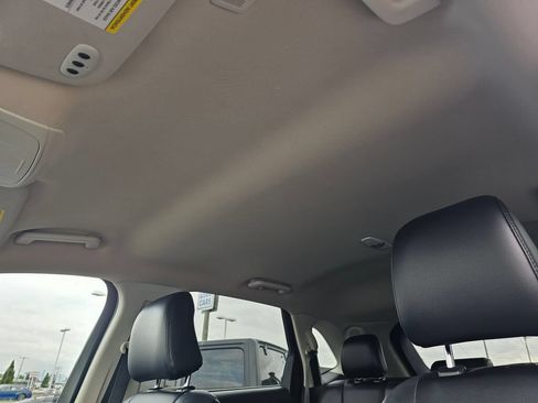 Used 2022 Ford Edge Titanium AWD/4WD image 24