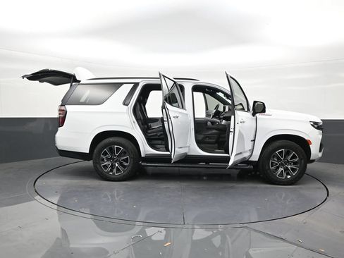 Used 2023 Chevrolet Tahoe Z71 w/ Luxury Package AWD/4WD image 29