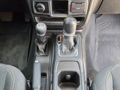 Used 2024 Jeep Wrangler Sport AWD/4WD image 18