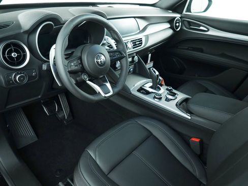 New 2025 Alfa Romeo Stelvio Sprint AWD/4WD image 18