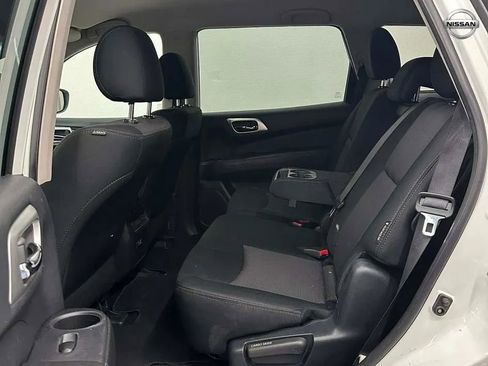 Used 2020 Nissan Pathfinder SV image 12