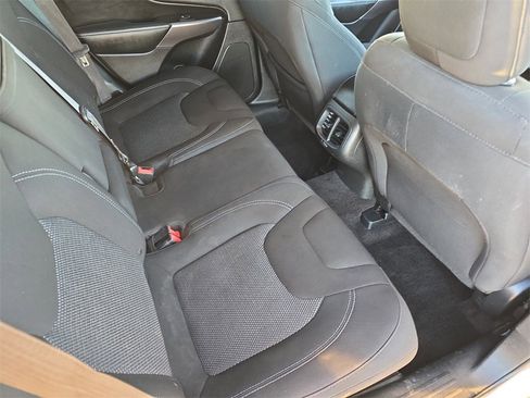 Used 2019 Jeep Cherokee Latitude w/ Popular Appearance Group image 11