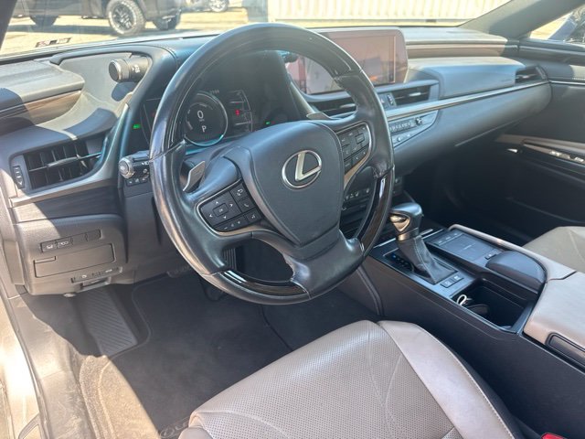 Used 2019 Lexus ES 300h w/ Accessory Package 2 FWD image 16