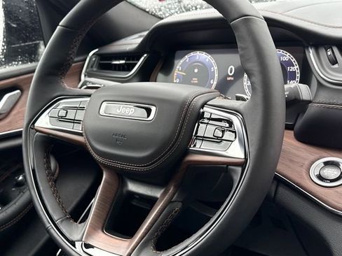 New 2025 Jeep Grand Cherokee L Summit w/ Obsidian Package AWD/4WD image 15