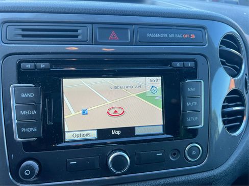 Used 2013 Volkswagen Tiguan SEL FWD image 29
