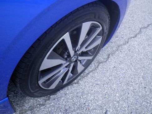 Used 2021 Nissan Sentra SV w/ SV Premium Package image 9