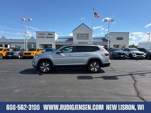 Used 2026 Volkswagen Atlas SE AWD/4WD image 2