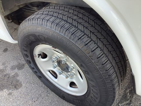 Used 2016 Chevrolet Express 3500 Extended image 13