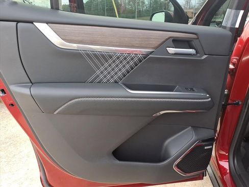 New 2026 GMC Acadia Denali w/ Super Cruise Package image 16