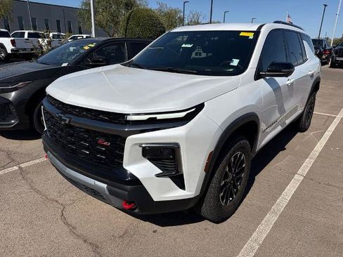 Used 2024 Chevrolet Traverse Z71 w/ LPO, Floor Liner Package AWD/4WD image 2