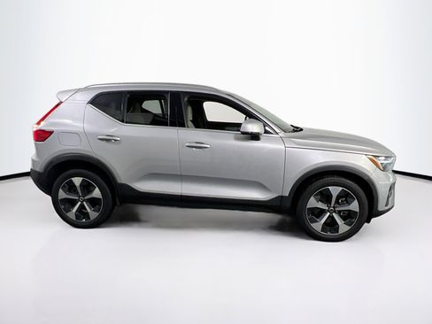Used 2023 Volvo XC40 B4 Plus w/ Driver Assist Package FWD image 4