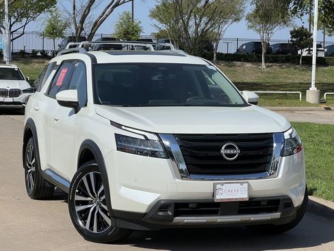 Certified 2024 Nissan Pathfinder Platinum w/ Cargo Package FWD image 2