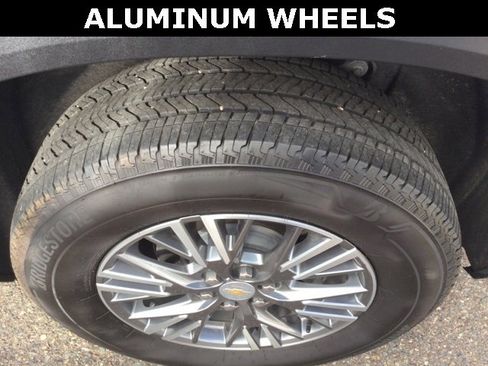 Used 2025 Chevrolet Traverse LT image 31