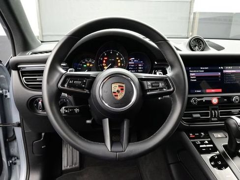 Certified 2025 Porsche Macan AWD/4WD image 8
