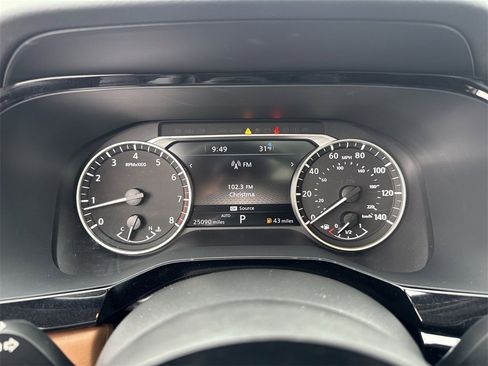 Used 2023 Nissan Pathfinder Platinum image 15