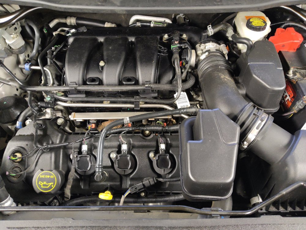 Used 2018 Ford Explorer XLT w/ Equipment Group 202A FWD image 30