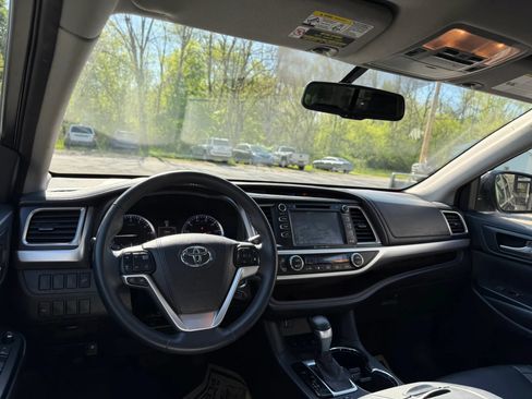 Used 2016 Toyota Highlander XLE AWD/4WD image 47