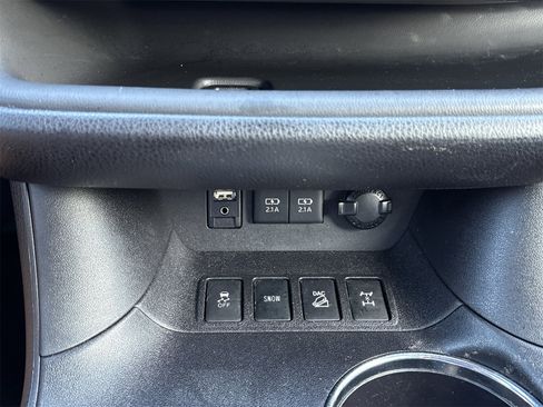 Used 2018 Toyota Highlander SE image 30