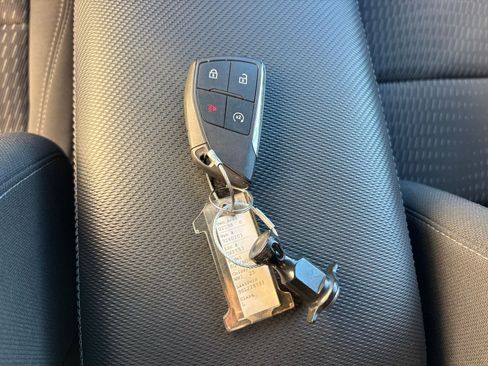 Used 2025 Chevrolet Equinox LT image 22