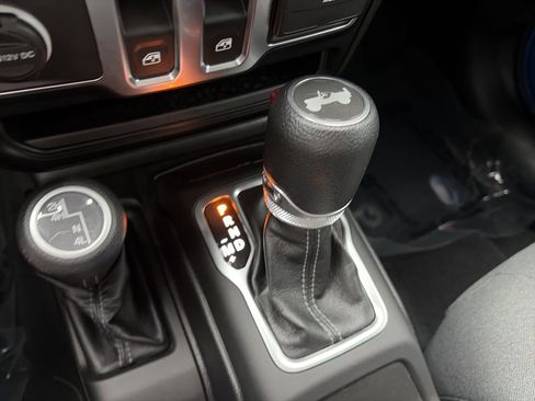 Used 2024 Jeep Wrangler Sport AWD/4WD image 24