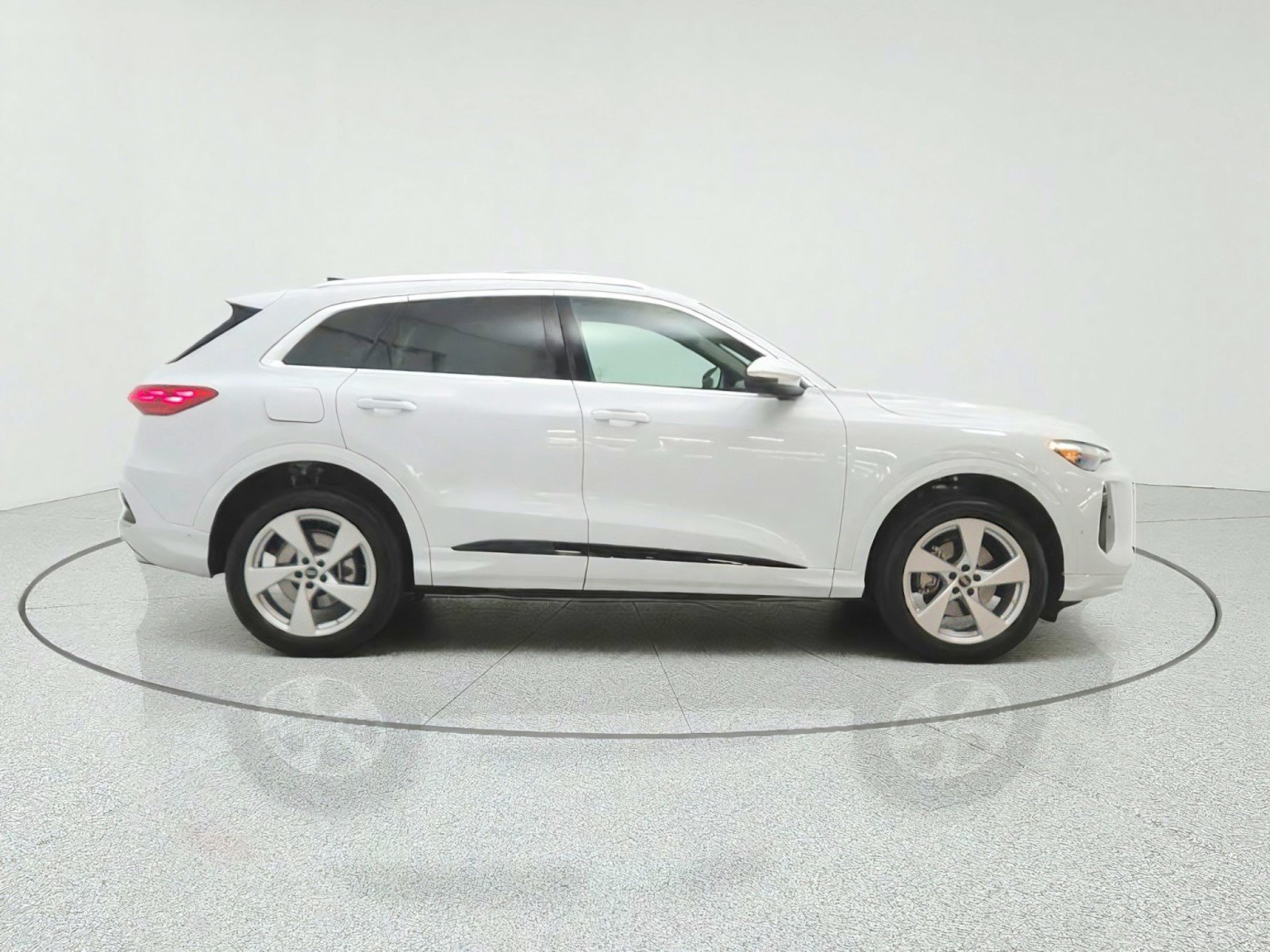 Used 2025 Audi Q5 Premium Plus AWD/4WD image 4