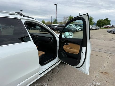 Used 2018 Volvo XC90 T6 Momentum w/ Convenience Package AWD/4WD image 25