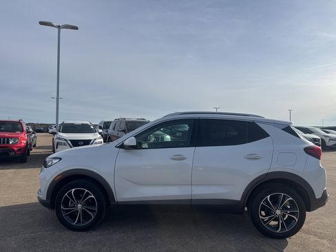 Used 2021 Buick Encore GX Essence image 11
