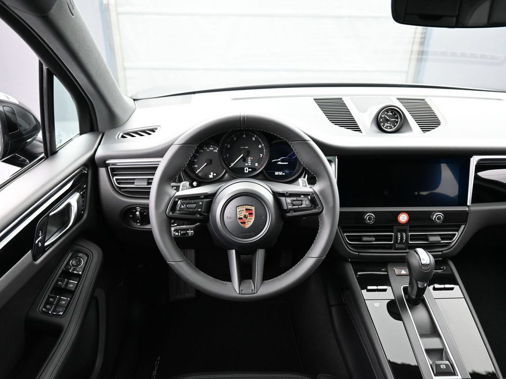 Certified 2026 Porsche Macan AWD/4WD image 17