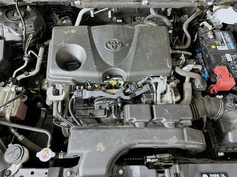 Used 2020 Toyota RAV4 XLE w/ All Weather Liner Package AWD/4WD image 31