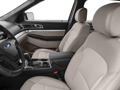 Used 2016 Ford Explorer XLT w/ Equipment Group 202A image 9