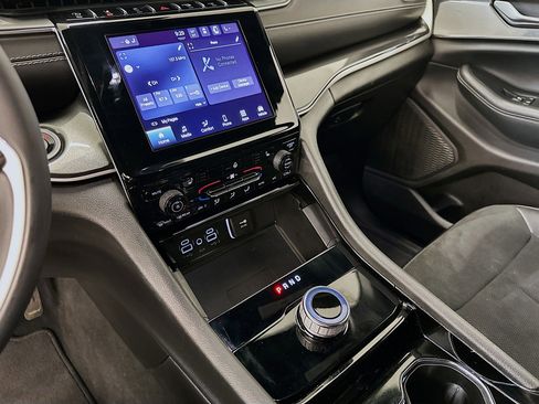 Used 2023 Jeep Grand Cherokee L Altitude image 25