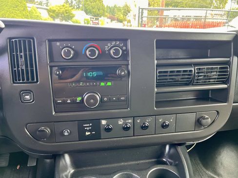 Used 2013 Chevrolet Express 2500 RWD image 11