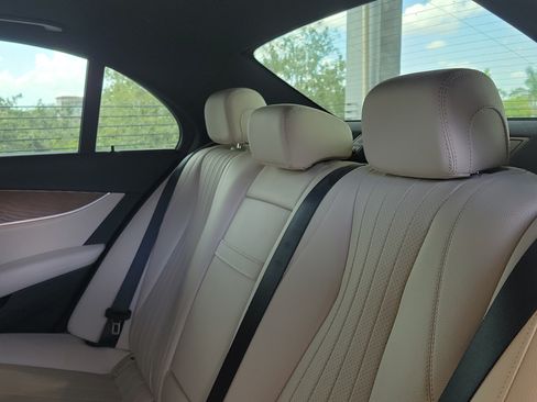 Used 2022 Mercedes-Benz E 350 Sedan image 8