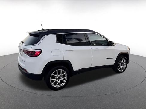 Used 2025 Jeep Compass Limited image 15