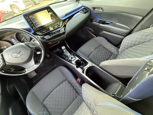Used 2021 Toyota C-HR XLE image 16