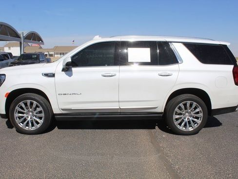 Used 2024 GMC Yukon Denali w/ Advanced Technology Package image 9
