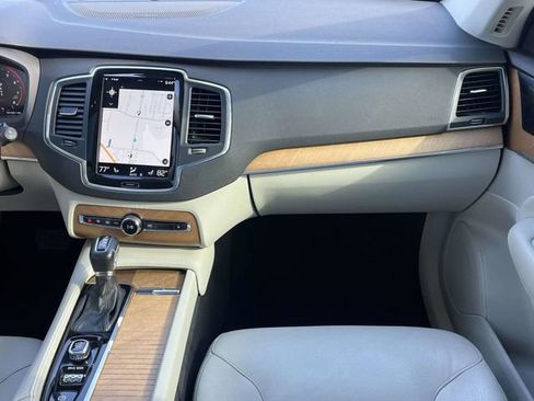 Used 2021 Volvo XC90 T6 Momentum image 20