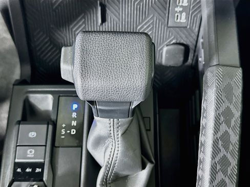 Used 2025 Toyota 4Runner SR5 AWD/4WD image 24