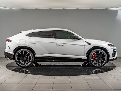 Used 2022 Lamborghini Urus AWD/4WD image 4