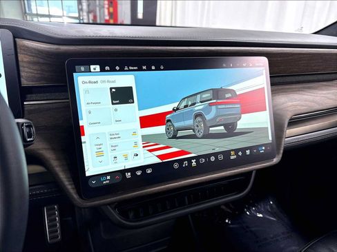 Used 2025 Rivian R1S Premium AWD/4WD image 39
